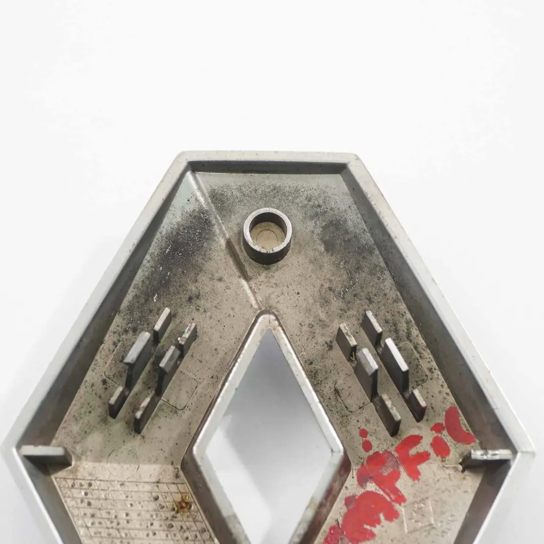 Motorhaube Emblem Front Logo Motorhaube Abzeichen für Renault Clio Trafic mit Teilenummer 8200052586 Renault Clio Trafic Motorhaube Emblem Front Logo Motorhaube Abzeichen - SKU 8200052586 - Teilenummer 8200052586