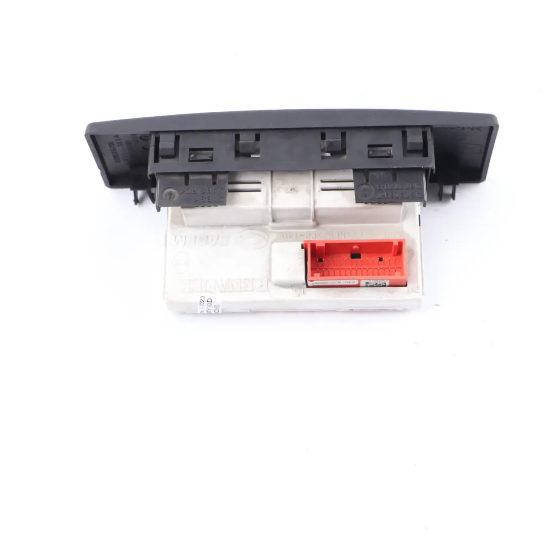 Display Digital Clock Control Unit Panel to Renault Master 2 with Part number 8200107839B Renault Master 2 Display Digital Clock Control Unit Panel - SKU 8200107839B - Part number 8200107839B