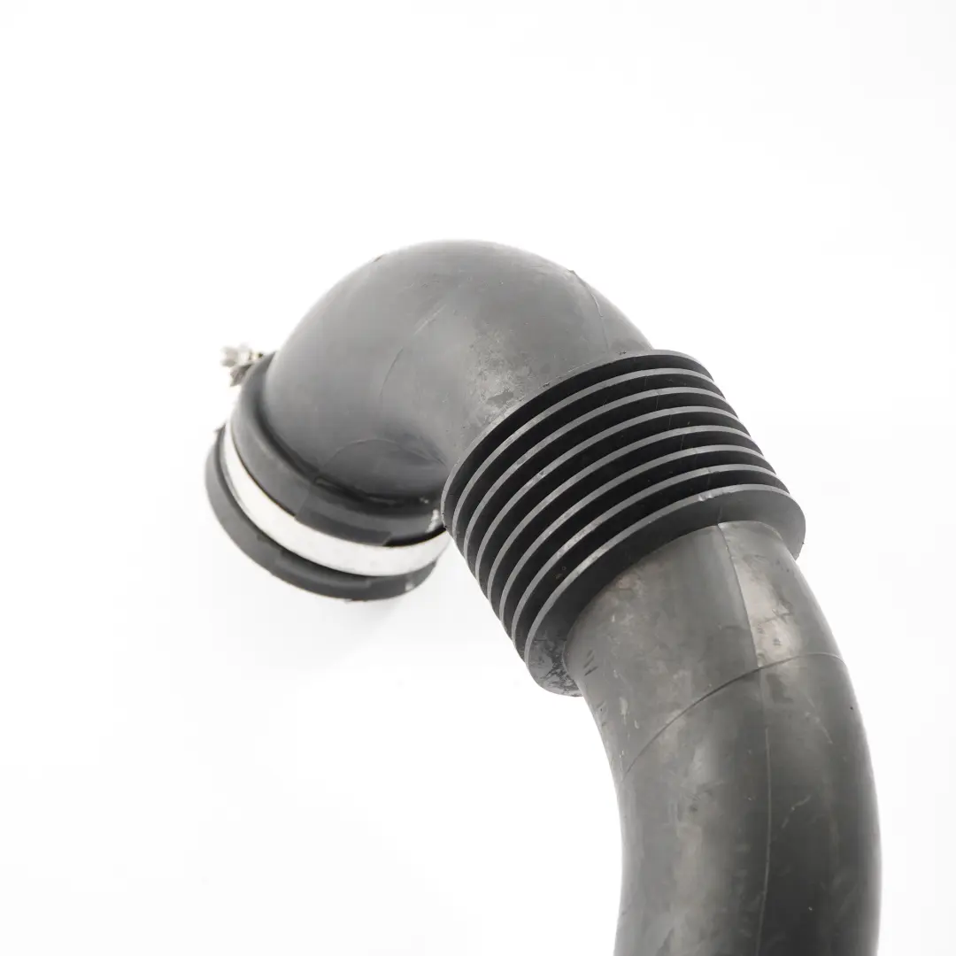 Rura Dolotowa Powietrza do Renault Master II Opel Movano 2.5 DCI o numerze 8200261965 Renault Master II Opel Movano 2.5 DCI Rura Dolotowa Powietrza - SKU 8200261965 - Numer Części 8200261965