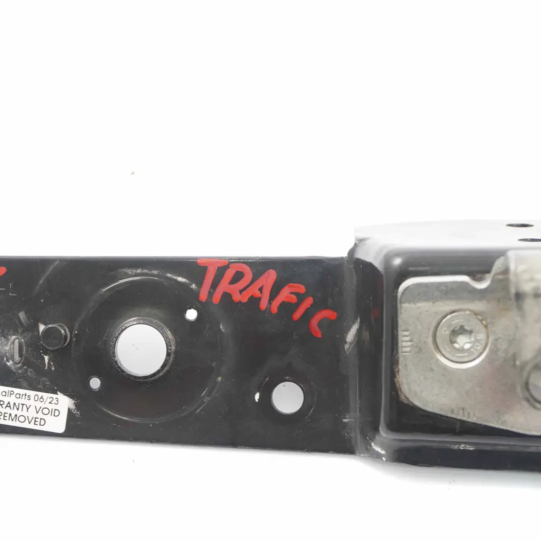 Support de poignée de porte Trafic Vivaro hayon intérieur arrière pour à propos du numéro de pièce 8200323112 Support de poignée de porte Trafic Vivaro hayon intérieur arrière - SKU 8200323112 - Numéro de pièce 8200323112