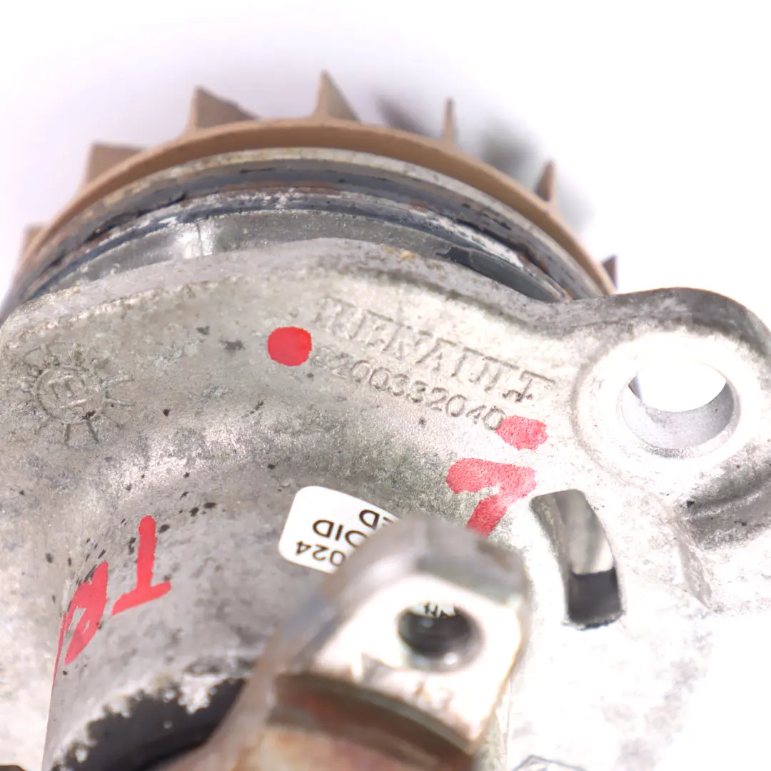 Pompe à eau mécanique Renault Trafic II Diesel refroidissement pour à propos du numéro de pièce 8200332040 Pompe à eau mécanique Renault Trafic II Diesel refroidissement - SKU 8200332040-1 - Numéro de pièce 8200332040