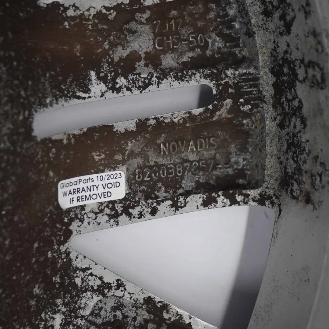 Cerchio in lega 17" ET:50 7J per Renault Espace 4 Silver con numero di parte 8200387857 Renault Espace 4 Silver Cerchio in lega 17" ET:50 7J - SKU 8200387857-1 - Numero di parte 8200387857