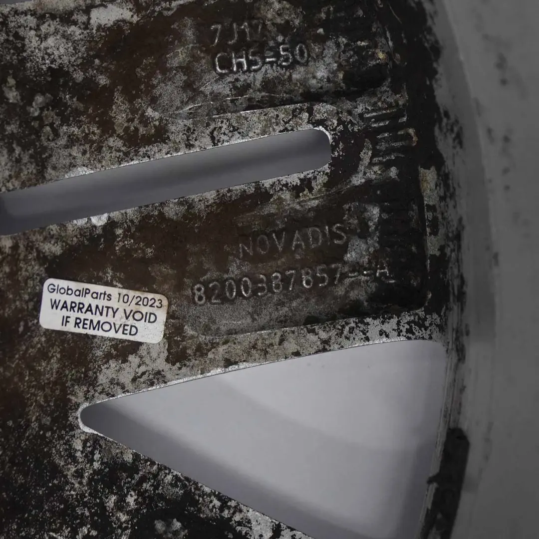 Llanta de aleación plateada Renault Espace 4 17" ET:50 7J para con número de pieza 8200387857 Llanta de aleación plateada Renault Espace 4 17" ET:50 7J - SKU 8200387857-2 - Número de pieza 8200387857