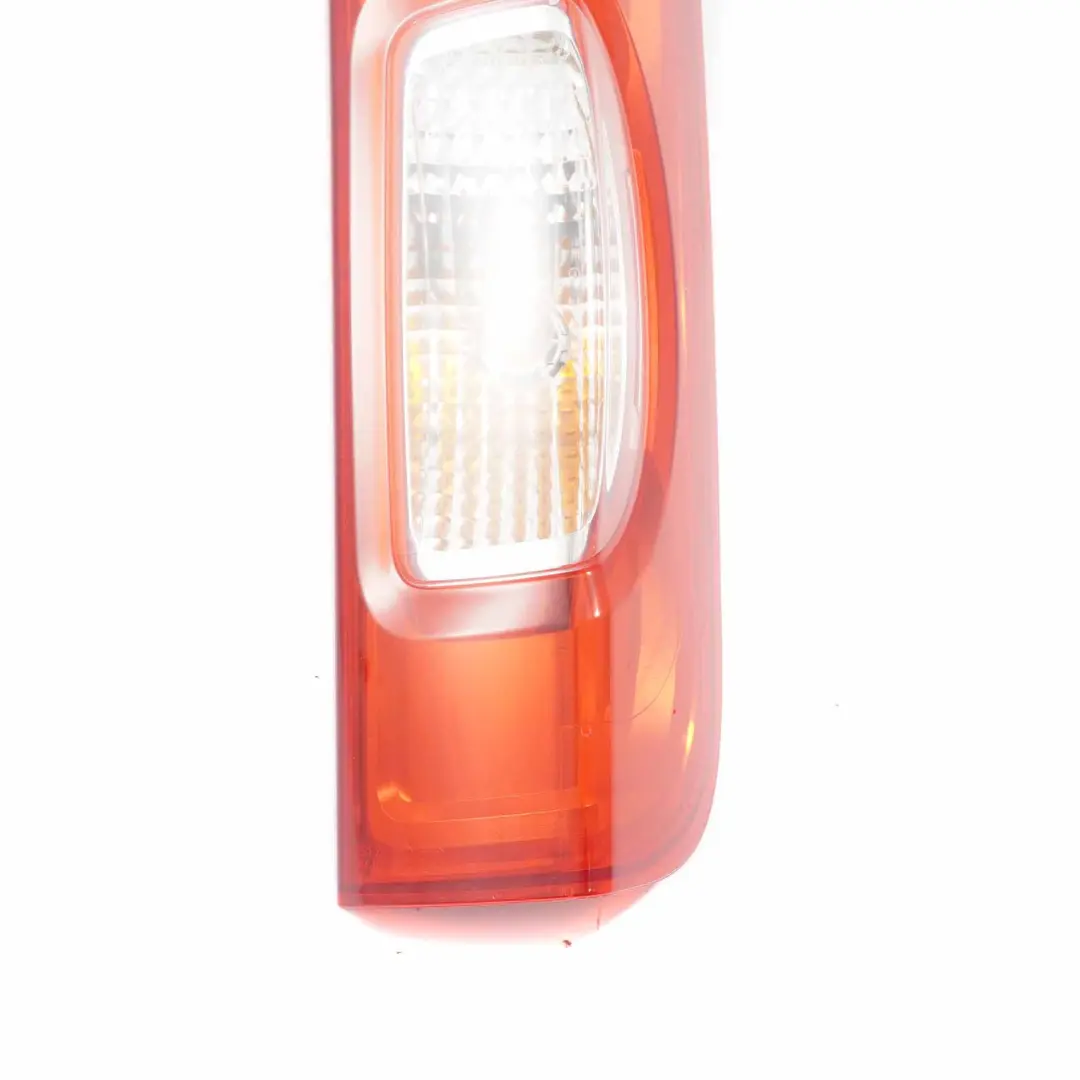 Fanale posteriore Renault Trafic Opel Vivaro Fanale posteriore destro per con numero di parte 8200415251 Fanale posteriore Renault Trafic Opel Vivaro Fanale posteriore destro - SKU 8200415251 - Numero di parte 8200415251