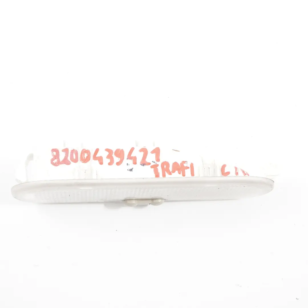Lampka Oświetlenie Kabiny do Renault Trafic 3 o numerze 8200439421 Renault Trafic 3 Lampka Oświetlenie Kabiny - SKU 8200439421 - Numer Części 8200439421