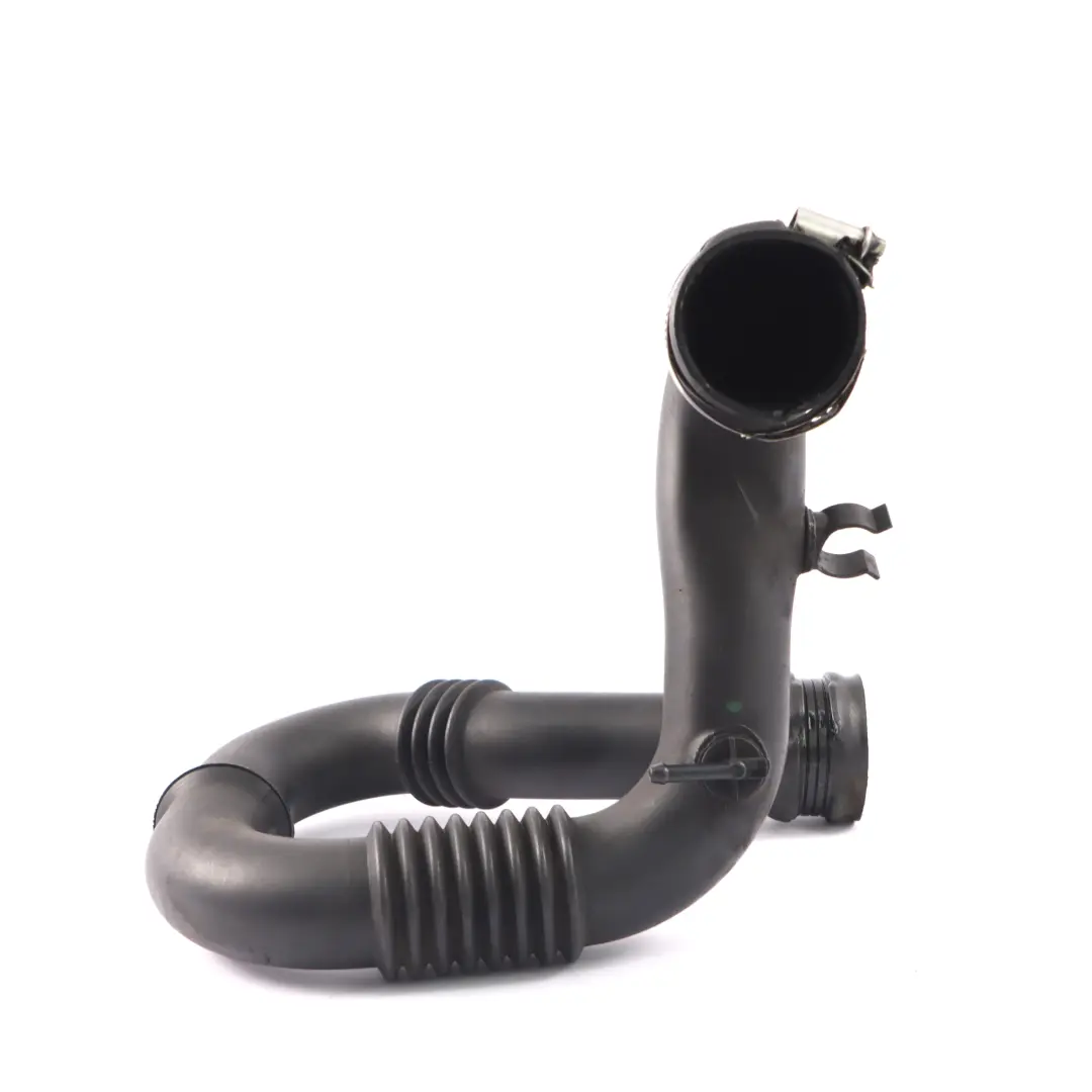 Tubo aria intercooler per Renault Trafic II Vivaro B 2.0 DCI Turbo con numero di parte 8200470985 Renault Trafic II Vivaro B 2.0 DCI Turbo Tubo aria intercooler - SKU 8200470985 - Numero di parte 8200470985