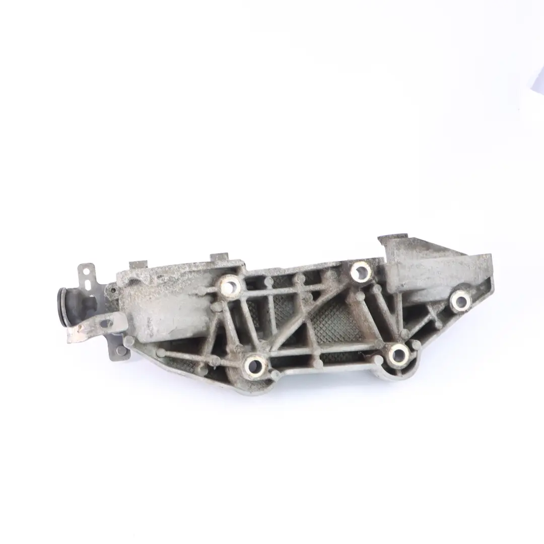 Mocowanie Alternatora do Renault Trafic II Opel Vivaro A 2.0 DCI o numerze 8200527320 Renault Trafic II Opel Vivaro A 2.0 DCI Mocowanie Alternatora - SKU 8200527320-1 - Numer Części 8200527320