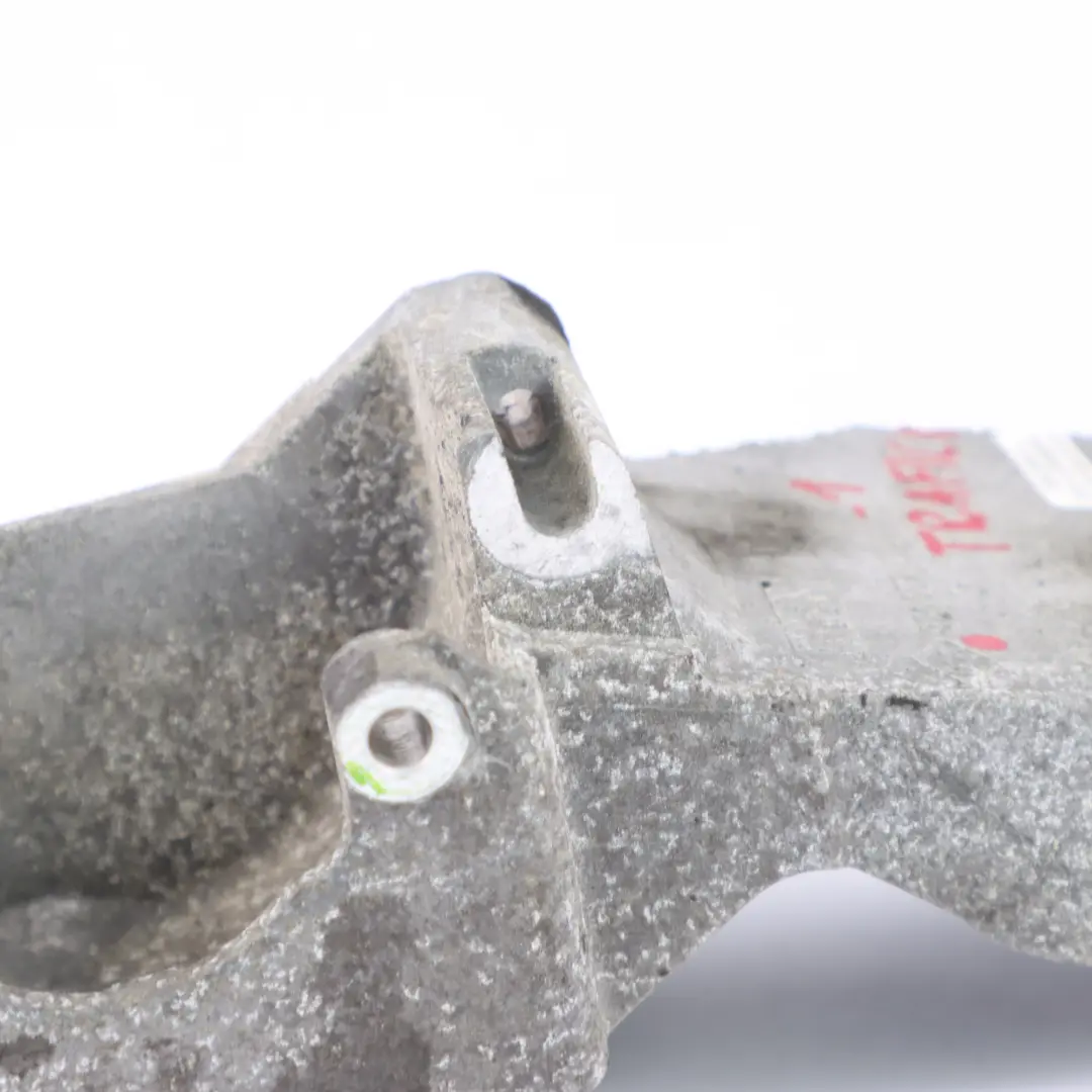 Supporto staffa alternatore per Renault Trafic II Opel Vivaro A 2.0 DCI con numero di parte 8200527320 Renault Trafic II Opel Vivaro A 2.0 DCI Supporto staffa alternatore - SKU 8200527320-1 - Numero di parte 8200527320