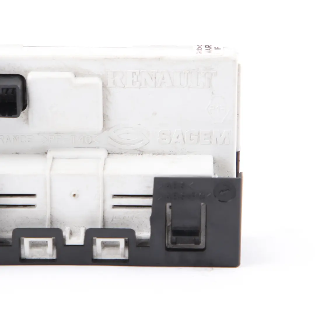 Renault Trafic II Display Screen Multifunction Unit Dashboard - SKU 8200584888 - Part number 8200584888