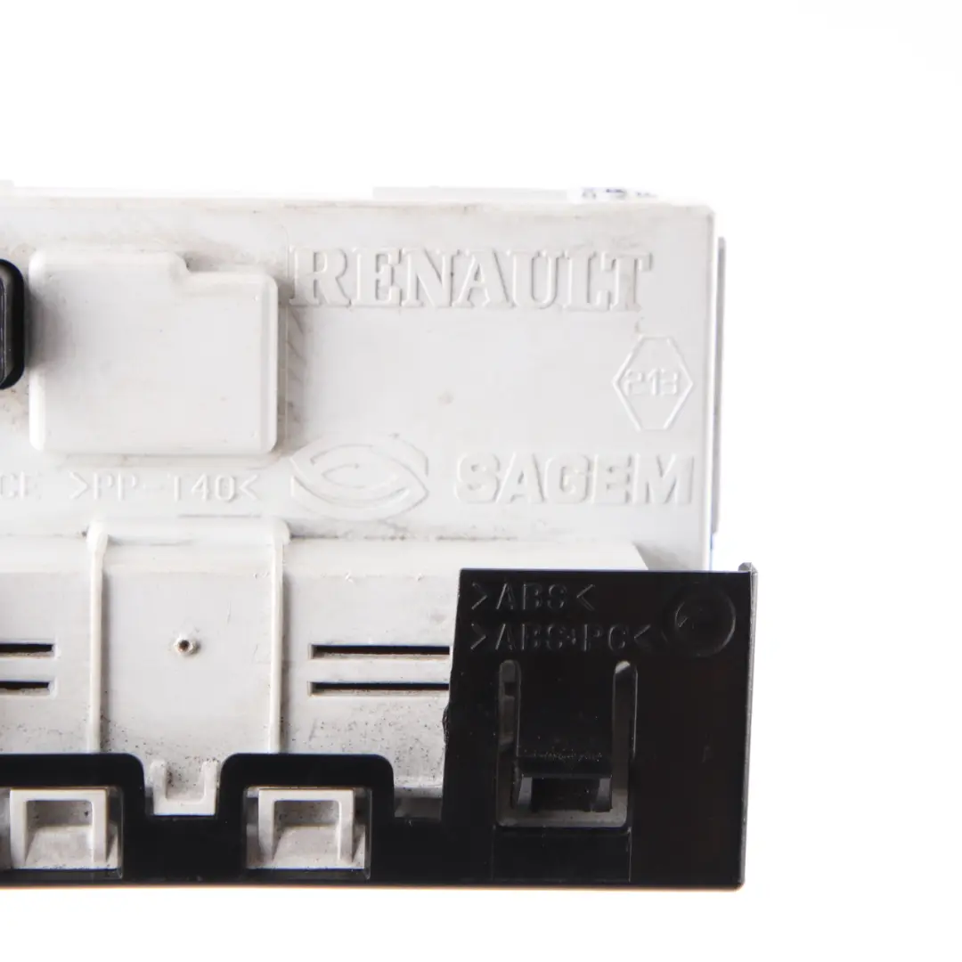 Display Screen Multifunction Unit Dashboard to Renault Trafic II with Part number 8200584888 Renault Trafic II Display Screen Multifunction Unit Dashboard - SKU 8200584888 - Part number 8200584888