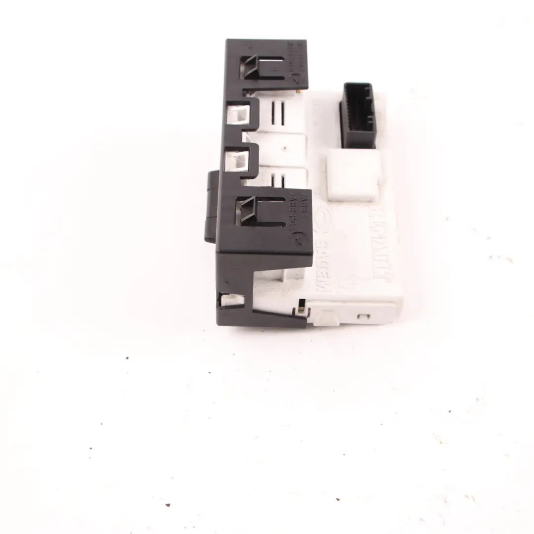 Display Screen Multifunction Unit Dashboard to Renault Trafic II with Part number 8200584888 Renault Trafic II Display Screen Multifunction Unit Dashboard - SKU 8200584888 - Part number 8200584888