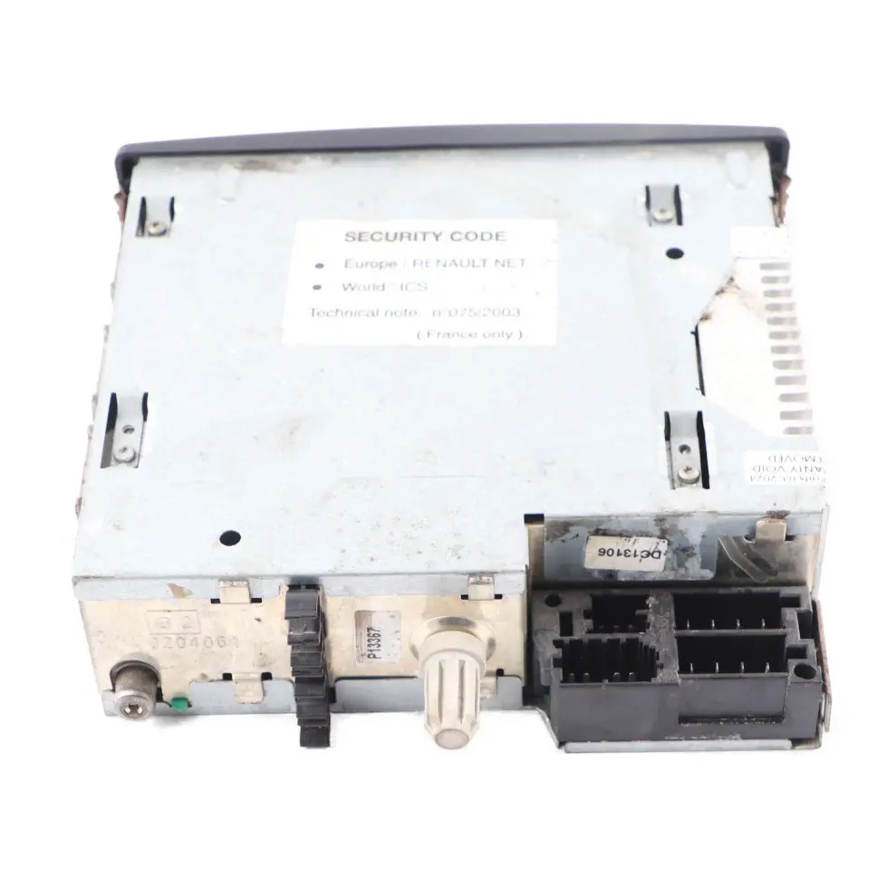 Radio CD Player Audio Stereo Head Unit to Renault Trafic with Part number 8200633639 Renault Trafic Radio CD Player Audio Stereo Head Unit - SKU 8200633639 - Part number 8200633639