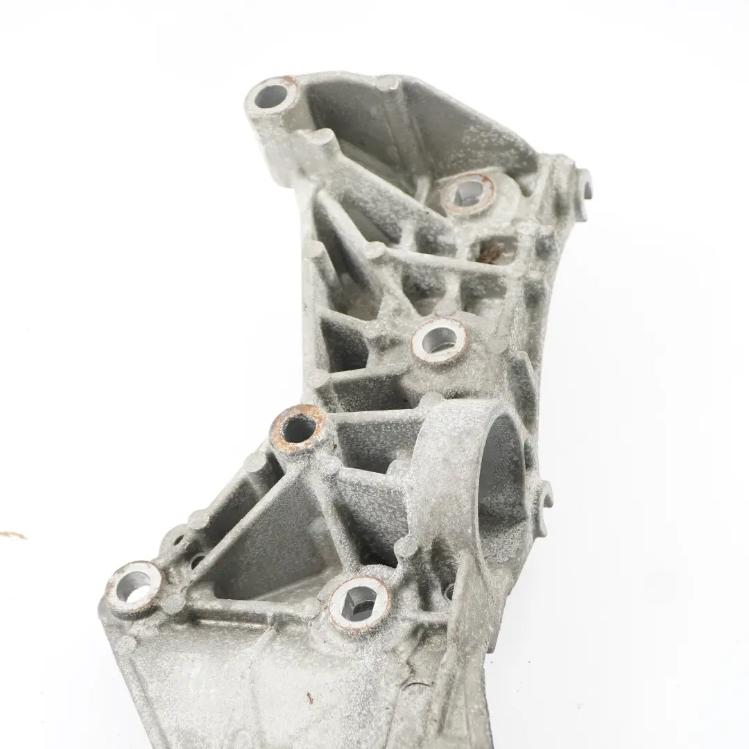 Supporto Alternatore A/C Compressore per Nissan Qashqai 1.5 dCi con numero di parte 8200669495 Nissan Qashqai 1.5 dCi Supporto Alternatore A/C Compressore - SKU 8200669495 - Numero di parte 8200669495