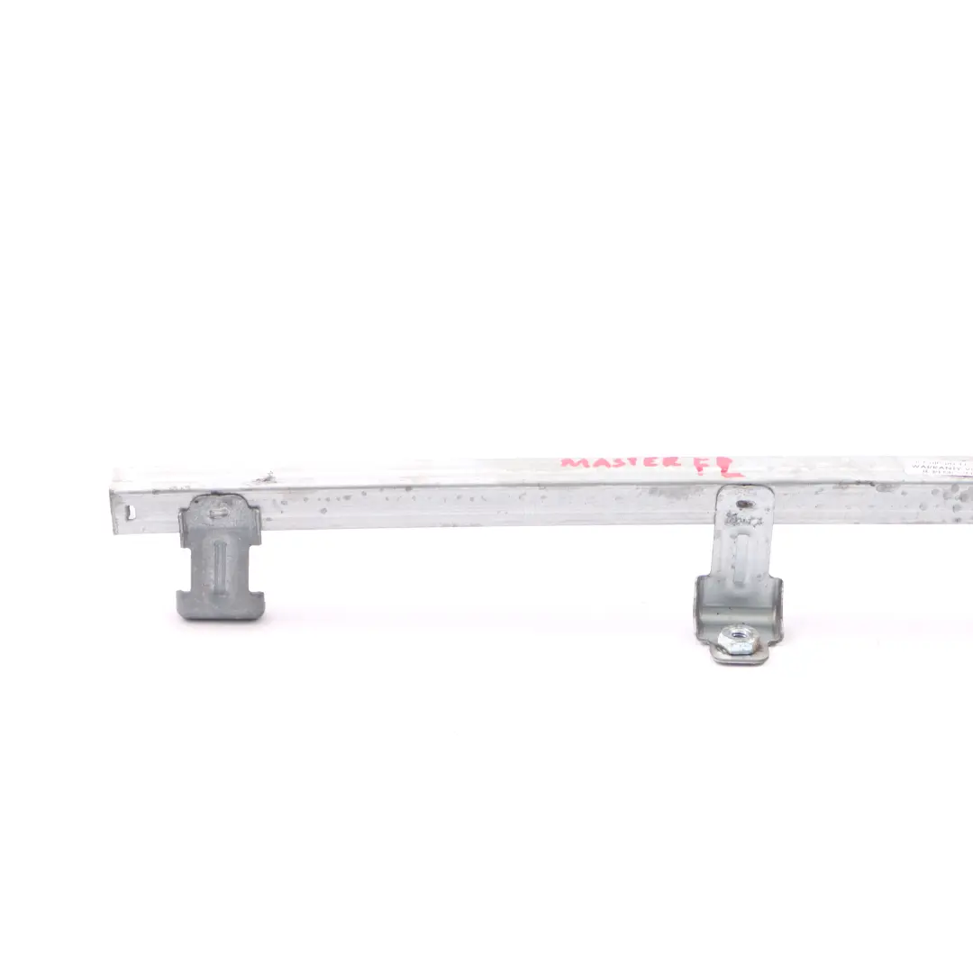 Tira de Guía de Ventana Delantera Izquierda Tira para Renault Master III con número de pieza 8200683409 Renault Master III Tira de Guía de Ventana Delantera Izquierda Tira - SKU 8200683409 - Número de pieza 8200683409