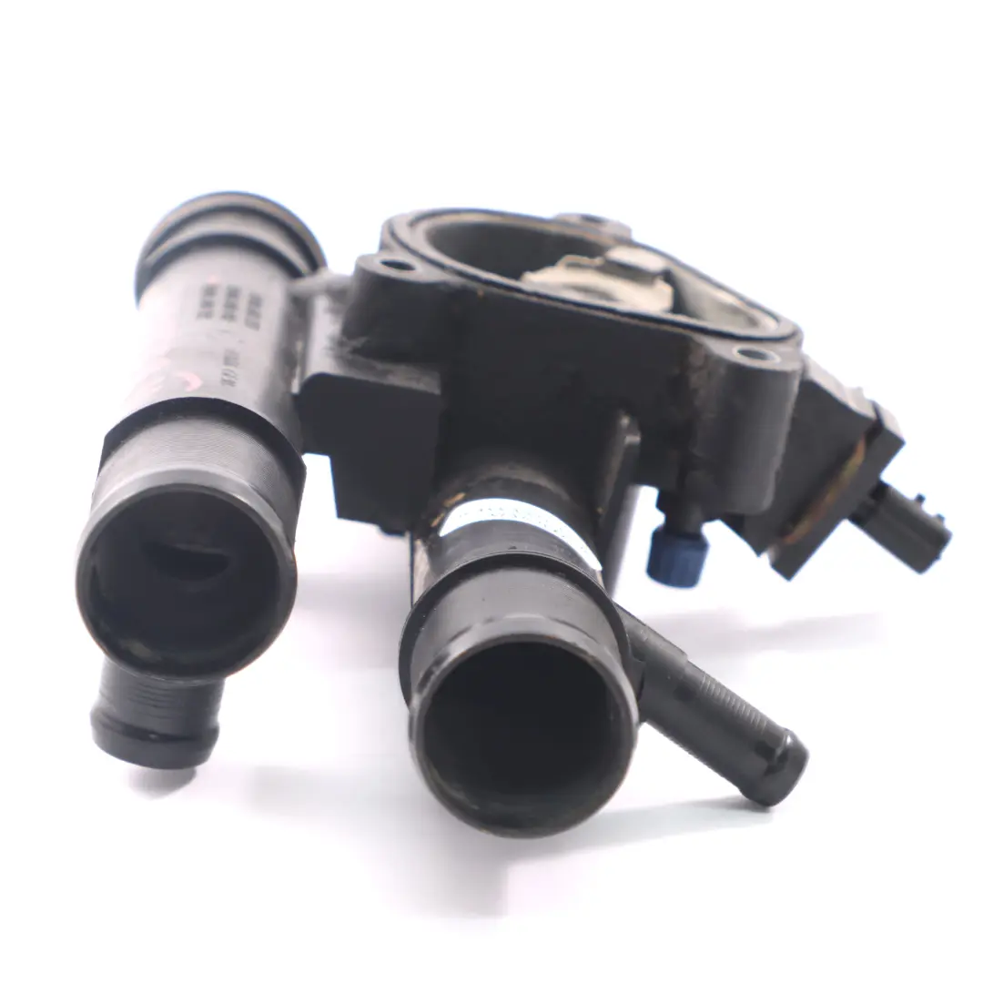 Carcasa del termostato para Renault Master 2 Opel Movano A 2.5 DCI CDTI con número de pieza 8200709142 Renault Master 2 Opel Movano A 2.5 DCI CDTI Carcasa del termostato - SKU 8200709142 - Número de pieza 8200709142