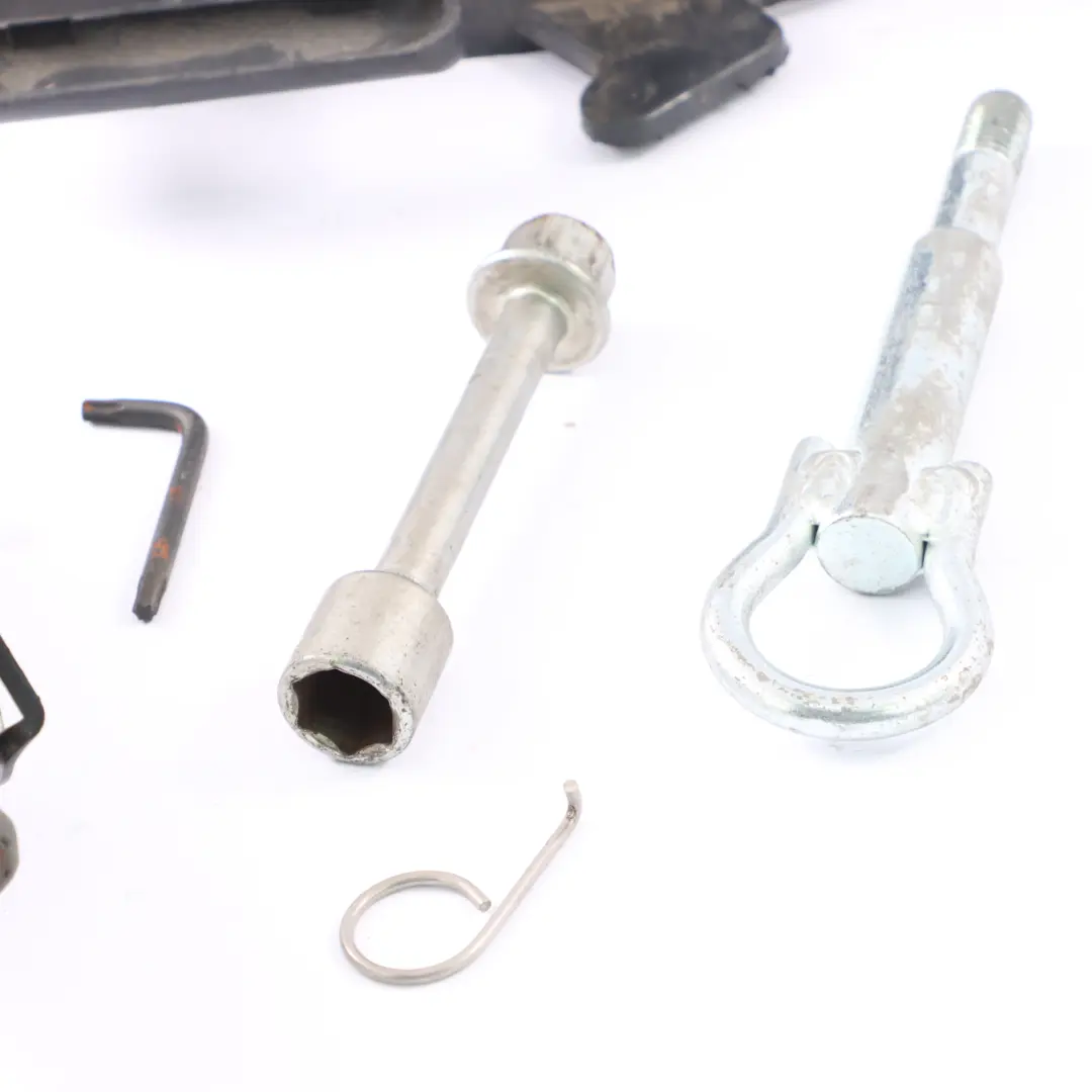 Juego Herramientas Llave Gancho Jack para Renault Trafic Opel Vivaro con número de pieza 8200727771 Renault Trafic Opel Vivaro Juego Herramientas Llave Gancho Jack - SKU 8200727771-1 - Número de pieza 8200727771