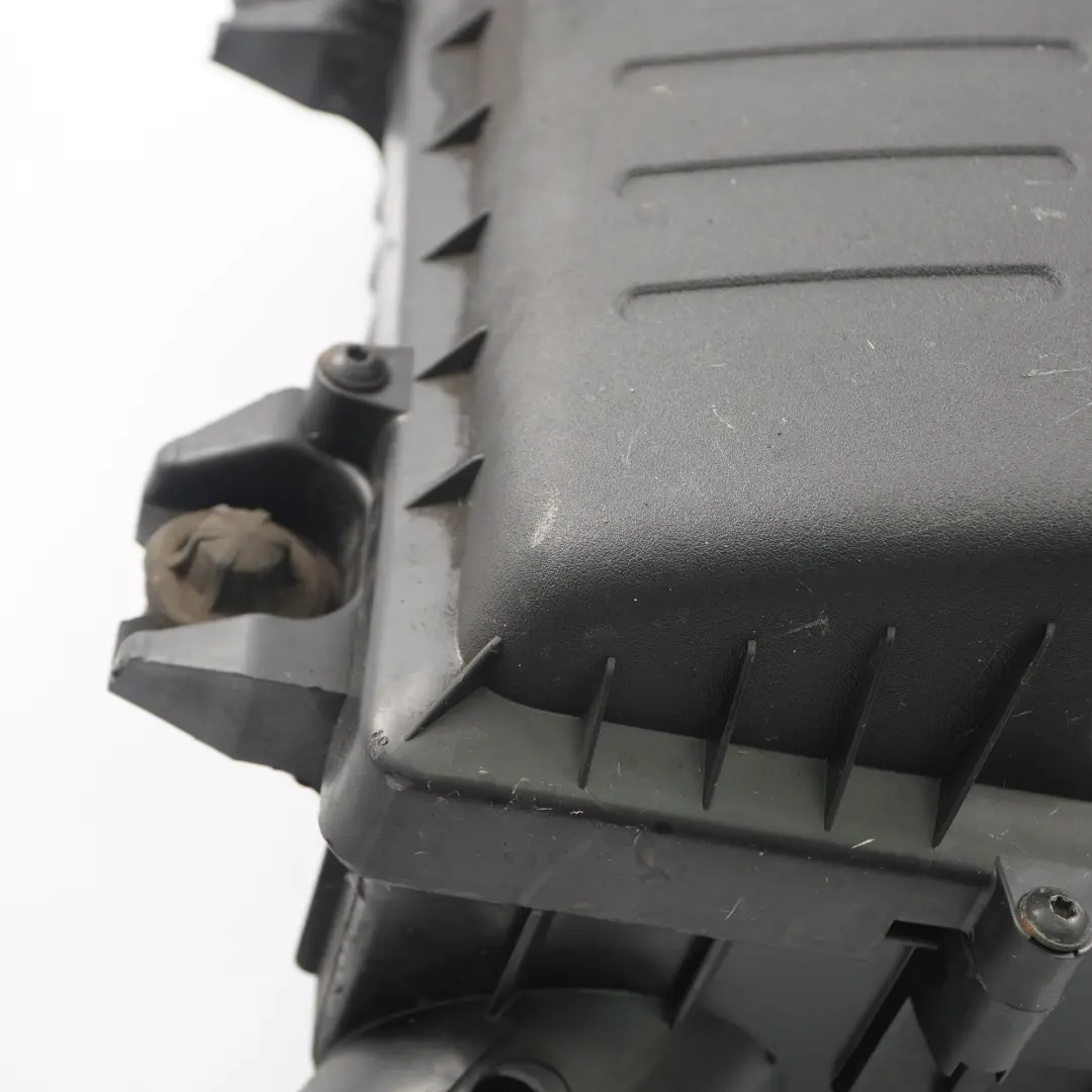 Filter Box Housing Silencer to Renault Trafic Opel Vivaro 2.0 DCI Air with Part number 8200760899B Renault Trafic Opel Vivaro 2.0 DCI Air Filter Box Housing Silencer - SKU 8200760899B - Part number 8200760899B