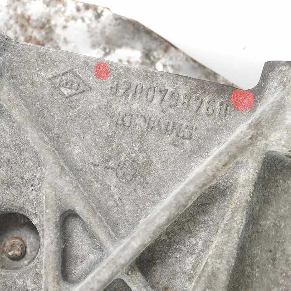 Mount Renault Trafic 2.0 DCI Bracket Holder Support to Engine with Part number 8200798760 Engine Mount Renault Trafic 2.0 DCI Bracket Holder Support - SKU 8200798760 - Part number 8200798760