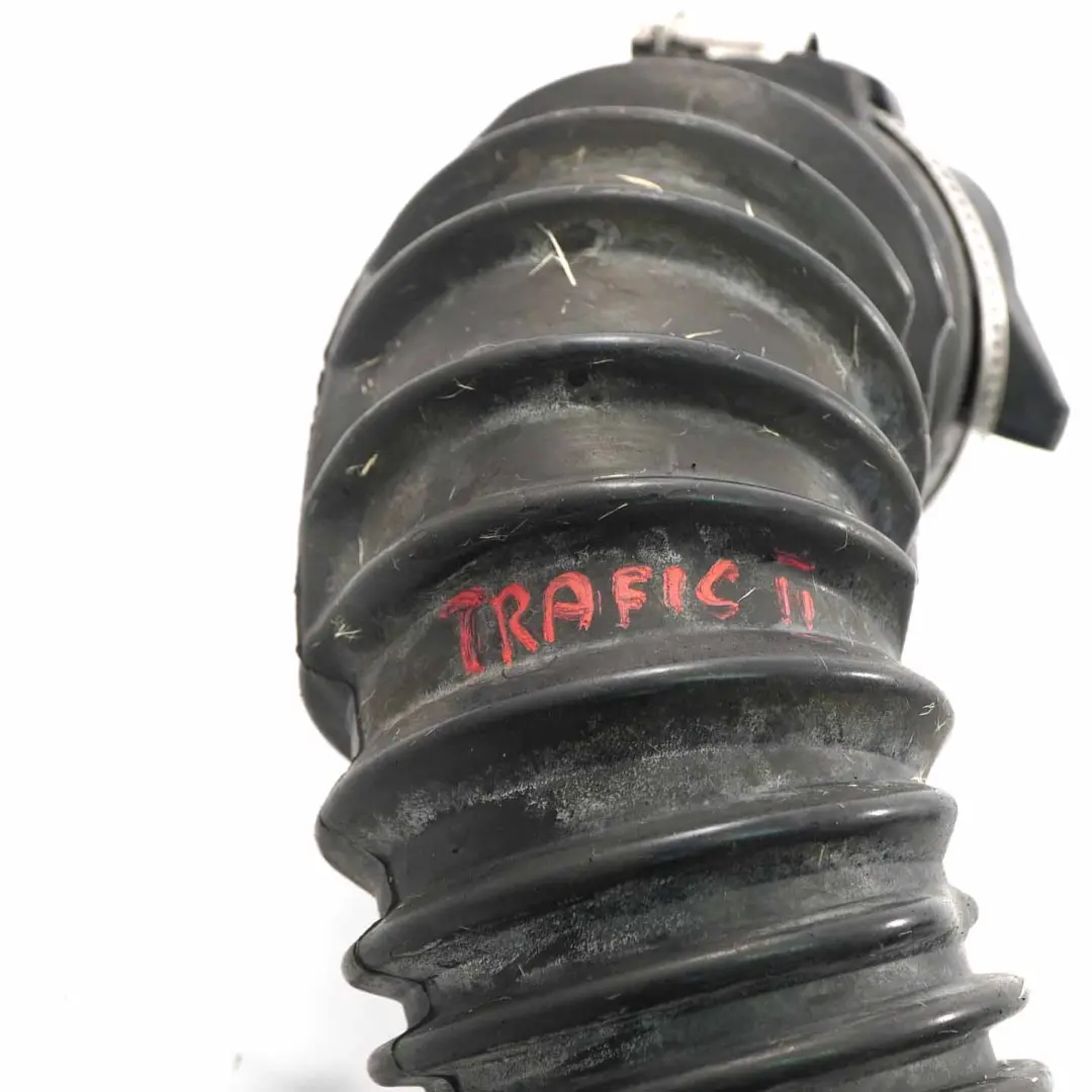 Tuyau d'admission air Turbo pour Renault Trafic II Opel Vivaro A 2.0 DCI à propos du numéro de pièce 8200806067 Renault Trafic II Opel Vivaro A 2.0 DCI Tuyau d'admission air Turbo - SKU 8200806067 - Numéro de pièce 8200806067