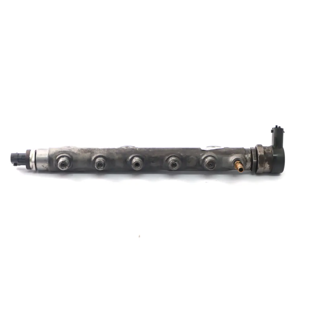 Riel del inyector combustible para Renault Trafic II Vivaro A 2.0 DCI CDTI con número de pieza 8200842432 Renault Trafic II Vivaro A 2.0 DCI CDTI Riel del inyector combustible - SKU 8200842432 - Número de pieza 8200842432