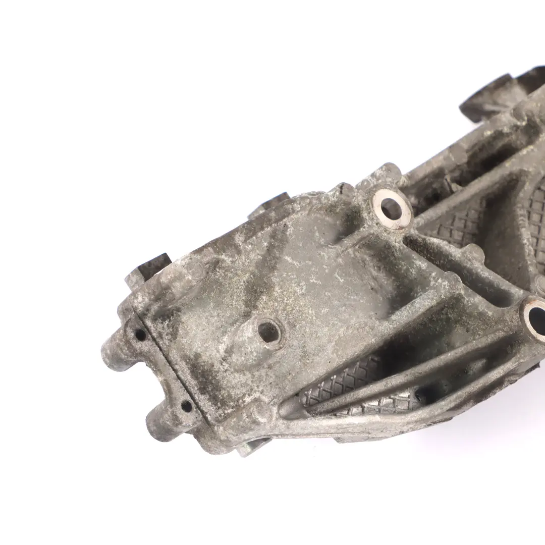 Soporte Alternador Nissan Qashqai Renault 2.0 dCi Soporte Motor para con número de pieza 8200881264 Soporte Alternador Nissan Qashqai Renault 2.0 dCi Soporte Motor - SKU 8200881264 - Número de pieza 8200881264