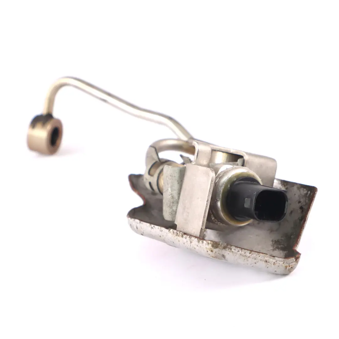 Czujnik Ciśnienia Spalin do Nissan Qashqai Renault 2.0 dCi o numerze 8200901853 Nissan Qashqai Renault 2.0 dCi Czujnik Ciśnienia Spalin - SKU 8200901853 - Numer Części 8200901853