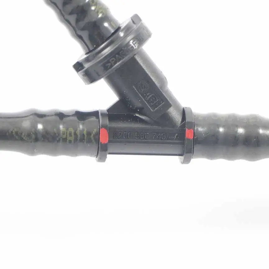 Hose Pipe to Fuel Line Renault Trafic II 2.0 DCI Diesel Fuel Line with Part number 8200950743 Fuel Line Renault Trafic II 2.0 DCI Diesel Fuel Line Hose Pipe - SKU 8200950743 - Part number 8200950743