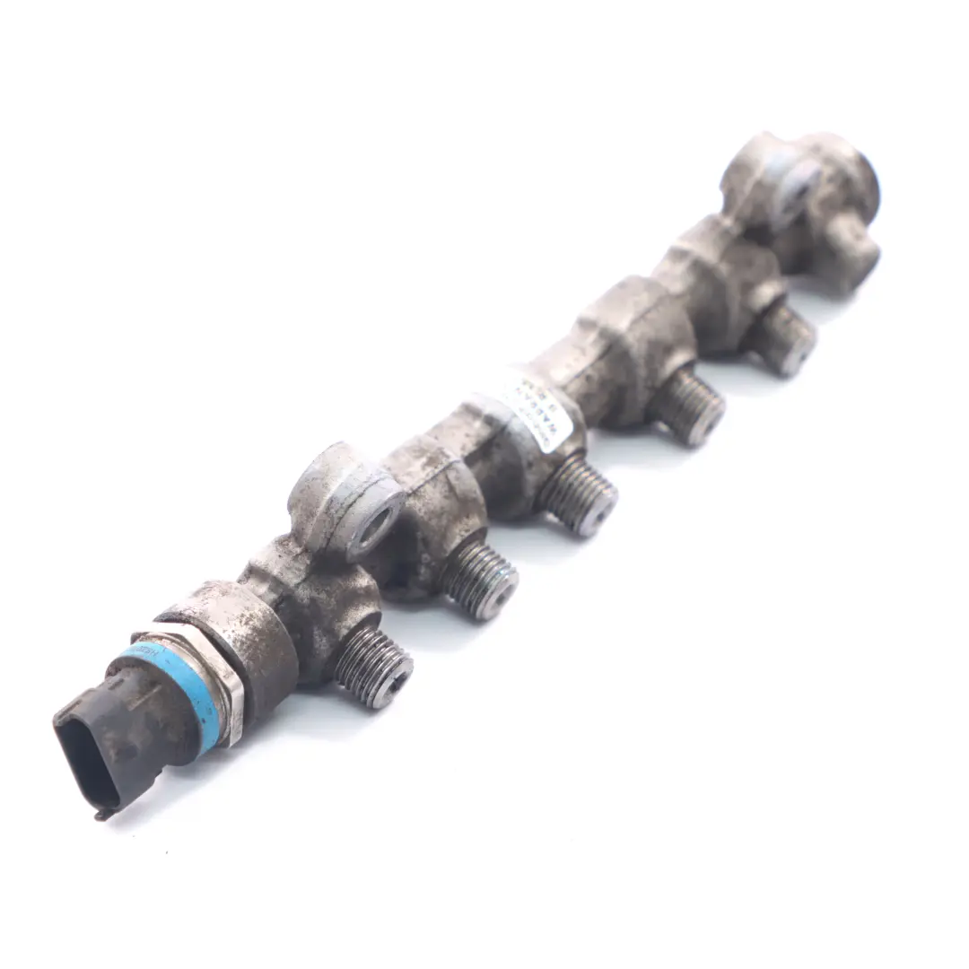 Kraftstoff Einspritz leiste für Renault Master 2 Opel Movano A 2.5 DCI mit Teilenummer 8201003197 Renault Master 2 Opel Movano A 2.5 DCI Kraftstoff Einspritz leiste - SKU 8201003197 - Teilenummer 8201003197