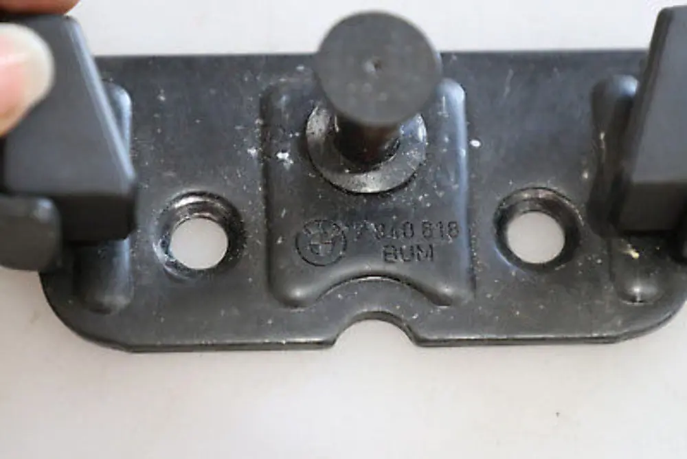 Rygiel Zamka Klapy Tylnej Tył do BMW E46 E60 E63 o numerze 7840618 BMW E46 E60 E63 Rygiel Zamka Klapy Tylnej Tył - SKU 8203771 - Numer Części 7840618