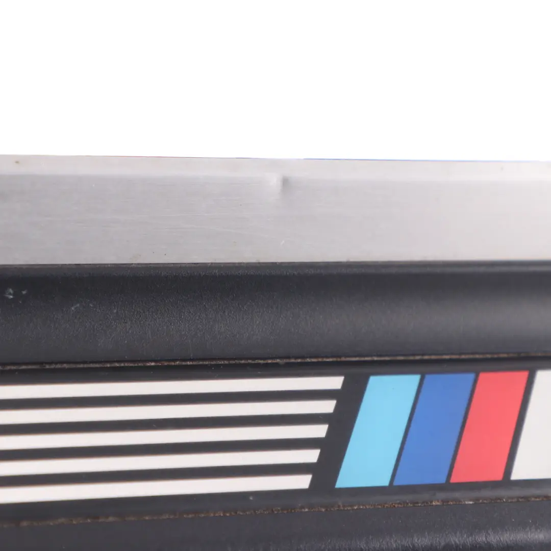 Coupé Moldura Puerta Entrada Derecha Lado Exterior para BMW E46 con número de pieza 8204114 BMW E46 Coupé Moldura Puerta Entrada Derecha Lado Exterior - SKU 8204114-1 - Número de pieza 8204114