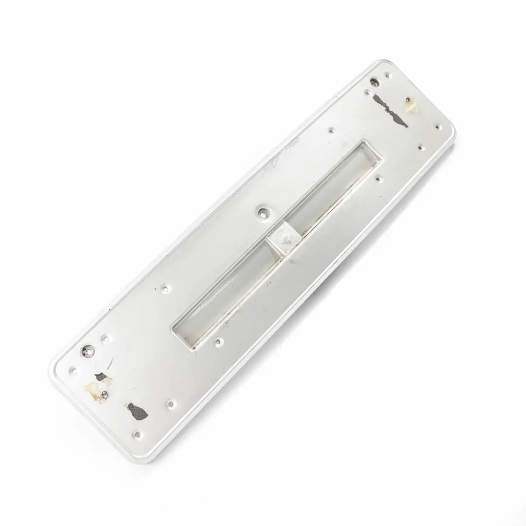 Portamatrículas BMW E46 Coupe Cabrio Parachoques delantero Titan Silver - 354 para con número de pieza 8204367 Portamatrículas BMW E46 Coupe Cabrio Parachoques delantero Titan Silver - 354 - SKU 8204367-TS - Número de pieza 8204367