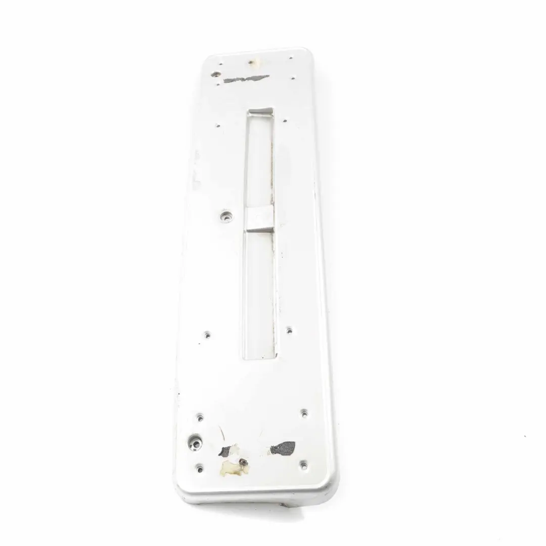 Portamatrículas BMW E46 Coupe Cabrio Parachoques delantero Titan Silver - 354 para con número de pieza 8204367 Portamatrículas BMW E46 Coupe Cabrio Parachoques delantero Titan Silver - 354 - SKU 8204367-TS - Número de pieza 8204367