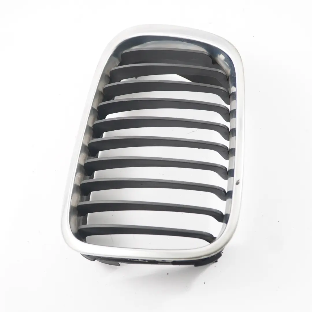 Pare-chocs avant Grille centrale gauche chromée BMW E46 - SKU 8208489 - Numéro de pièce 8208489