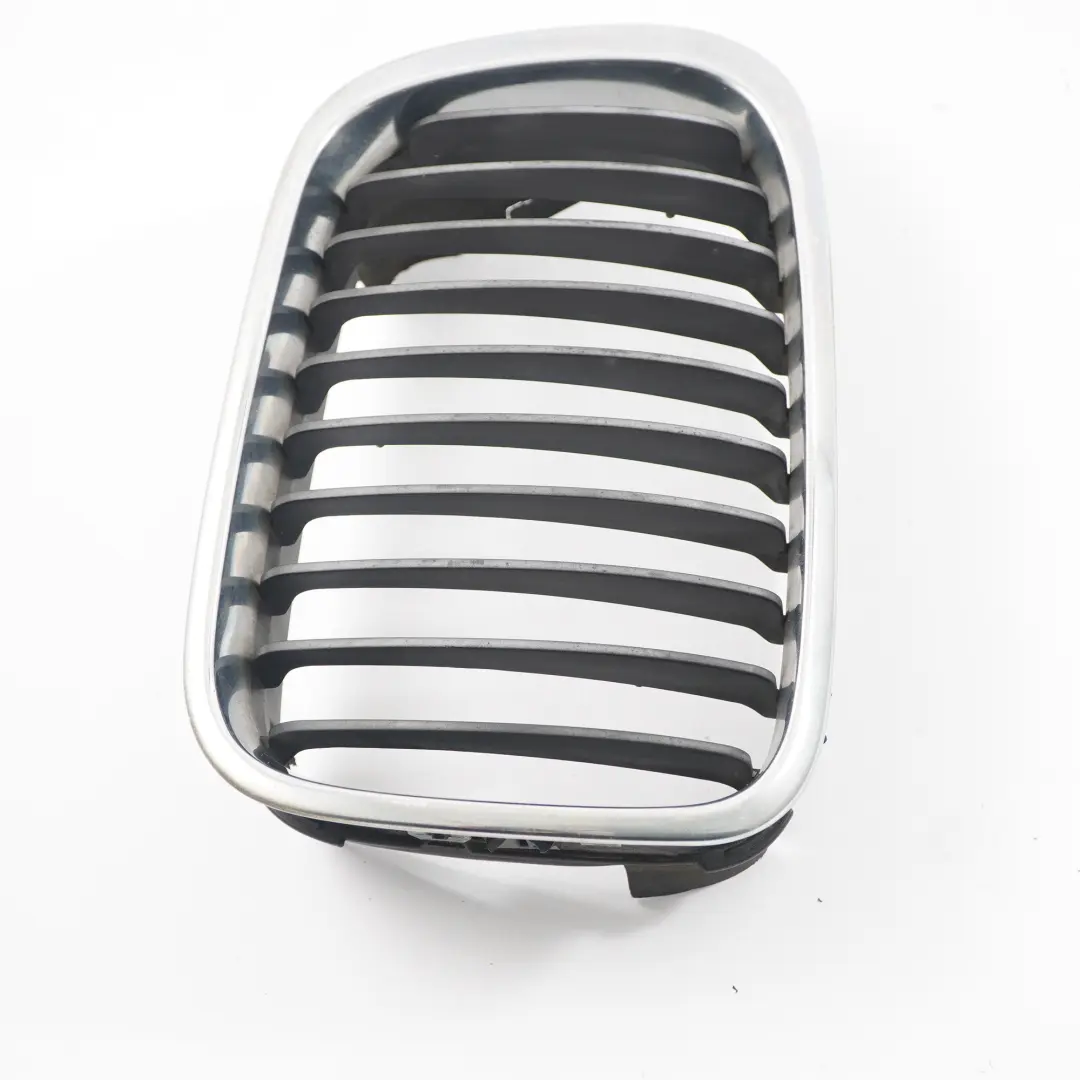 BMW Serie 3 E46 Parachoques Delantero Rejilla Central Derecha Cromo - SKU 8208490 - Número de pieza 8208490