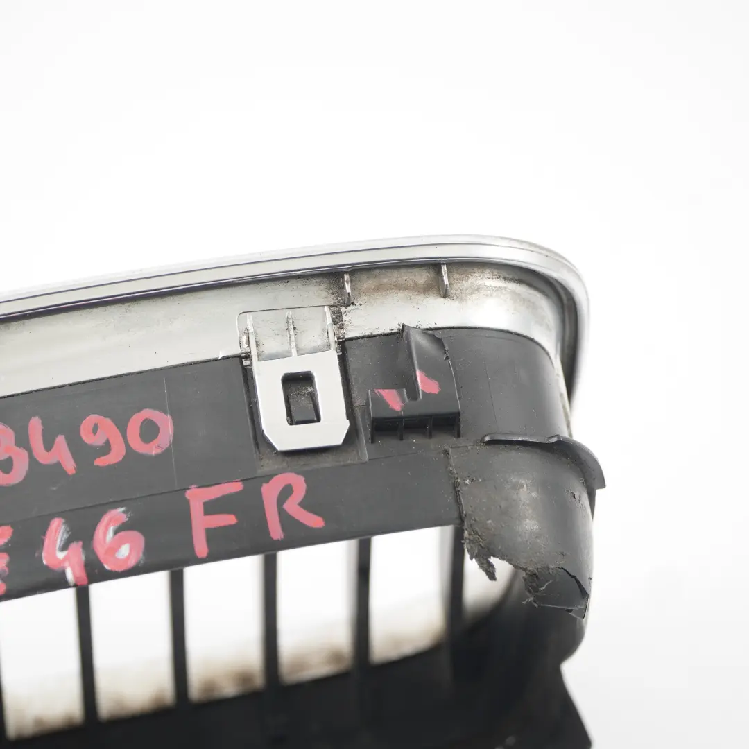 3er E46 Frontstoßstange Mitte Kühlergrill Rechts Chrom für BMW mit Teilenummer 8208490 BMW 3er E46 Frontstoßstange Mitte Kühlergrill Rechts Chrom - SKU 8208490 - Teilenummer 8208490