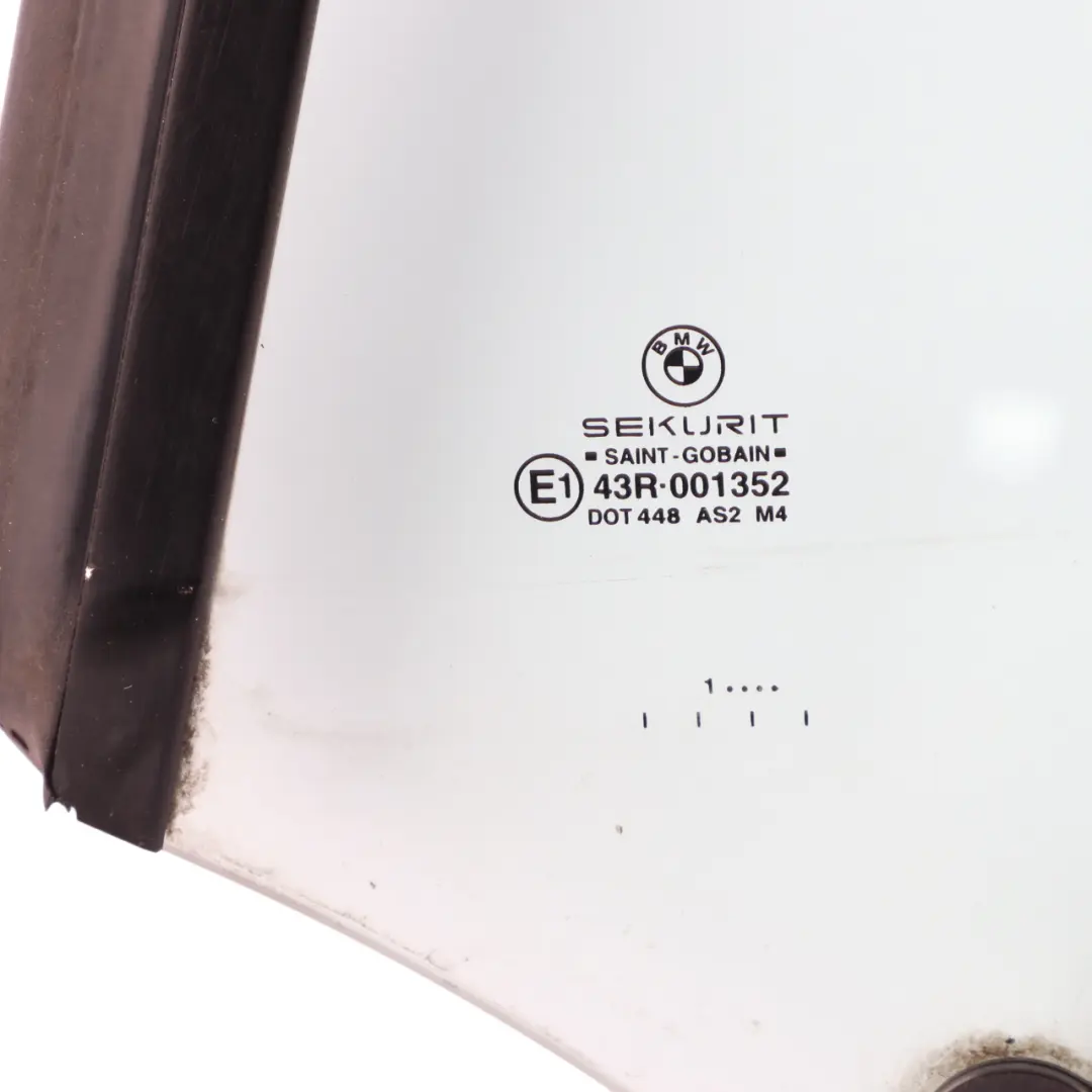 Vetro Quarto Finestrino Posteriore Verde Sinistro AS2 per BMW E46 Cabrio con numero di parte 8209423 BMW E46 Cabrio Vetro Quarto Finestrino Posteriore Verde Sinistro AS2 - SKU 8209423-1 - Numero di parte 8209423