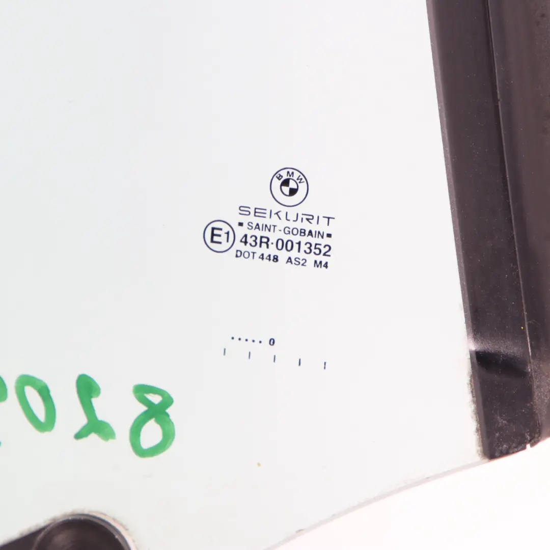 Finestrino laterale quarto vetro posteriore destro AS2 per BMW E46 Cabrio con numero di parte 8209424 BMW E46 Cabrio Finestrino laterale quarto vetro posteriore destro AS2 - SKU 8209424-1 - Numero di parte 8209424