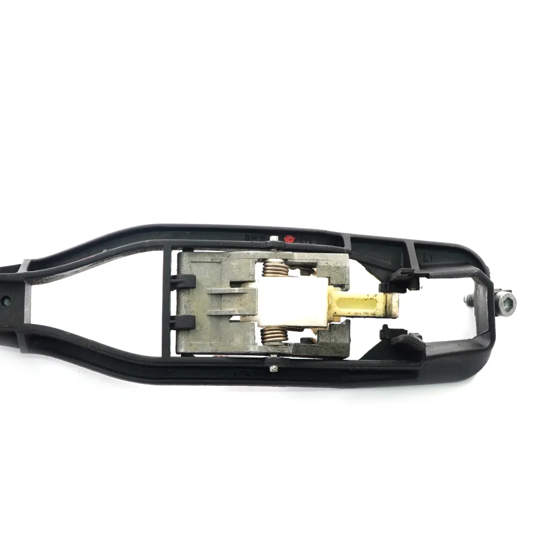 Wspornik Podstawa Klamki Drzwi Lewy Przód Tył do BMW E46 o numerze 8216121 BMW E46 Wspornik Podstawa Klamki Drzwi Lewy Przód Tył - SKU 8216121 - Numer Części 8216121