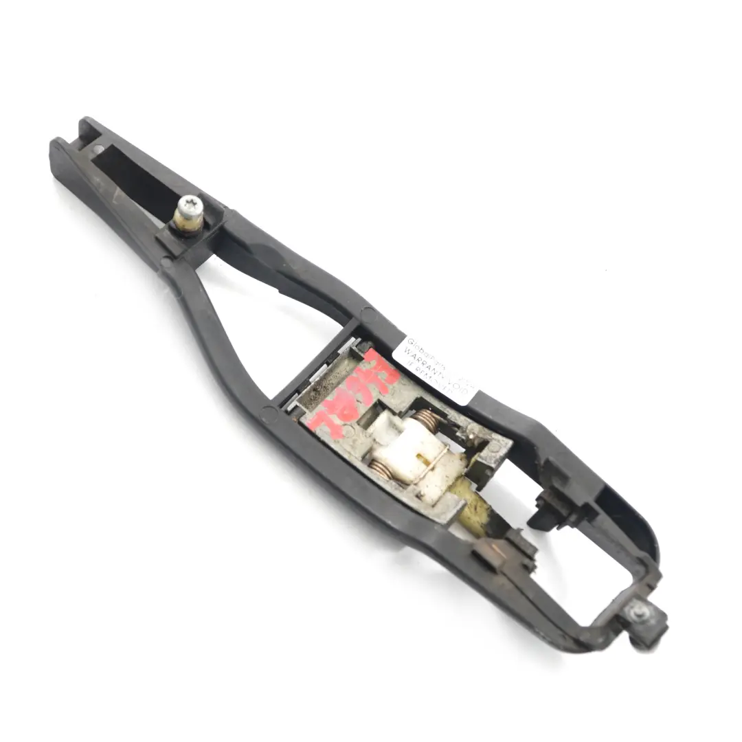 Maniglia base porta anteriore posteriore sinistra staffa presa per BMW E46 con numero di parte 8216121 BMW E46 Maniglia base porta anteriore posteriore sinistra staffa presa - SKU 8216121 - Numero di parte 8216121