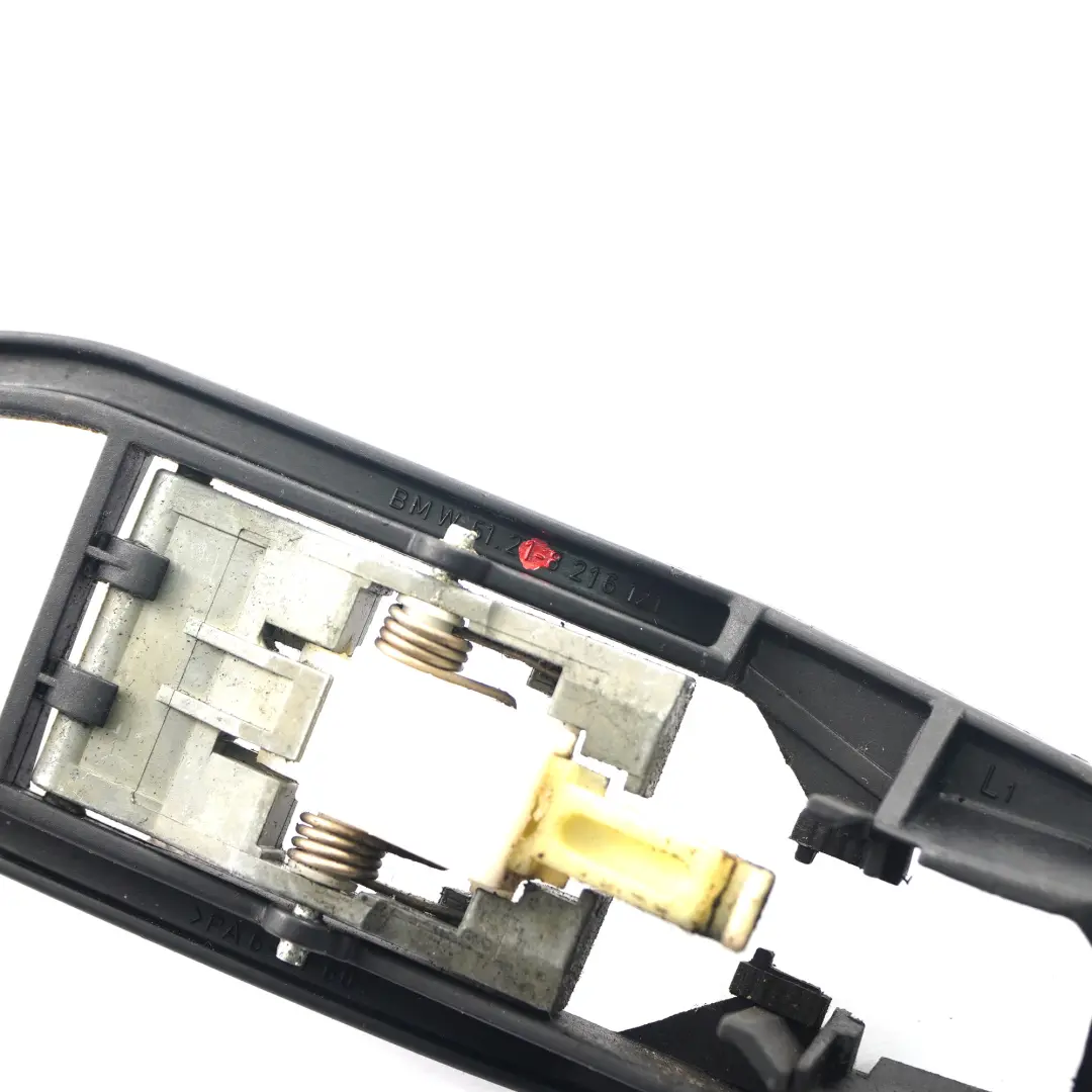 Puerta Manija Base Portador Delantero Trasero Izquierdo Soporte para BMW E46 con número de pieza 8216121 BMW E46 Puerta Manija Base Portador Delantero Trasero Izquierdo Soporte - SKU 8216121 - Número de pieza 8216121