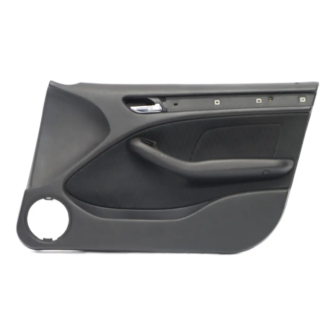Tarjeta de puerta Delantero Derecho Panel Forro de puerta Tela para BMW E46 con número de pieza 8217204 BMW E46 Tarjeta de puerta Delantero Derecho Panel Forro de puerta Tela - SKU 8217204 - Número de pieza 8217204