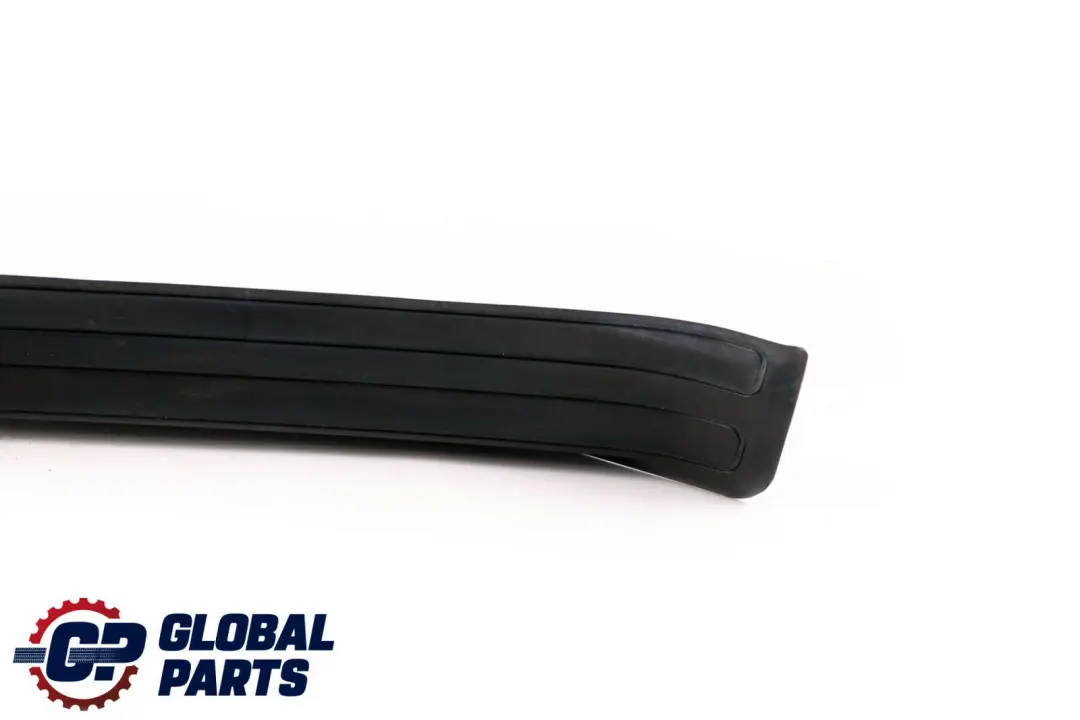 Tapa Tira Entrada Trasera Izquierda Negro 8196131 para BMW E46 con número de pieza 8219191 BMW E46 Tapa Tira Entrada Trasera Izquierda Negro 8196131 - SKU 8219191 - Número de pieza 8219191