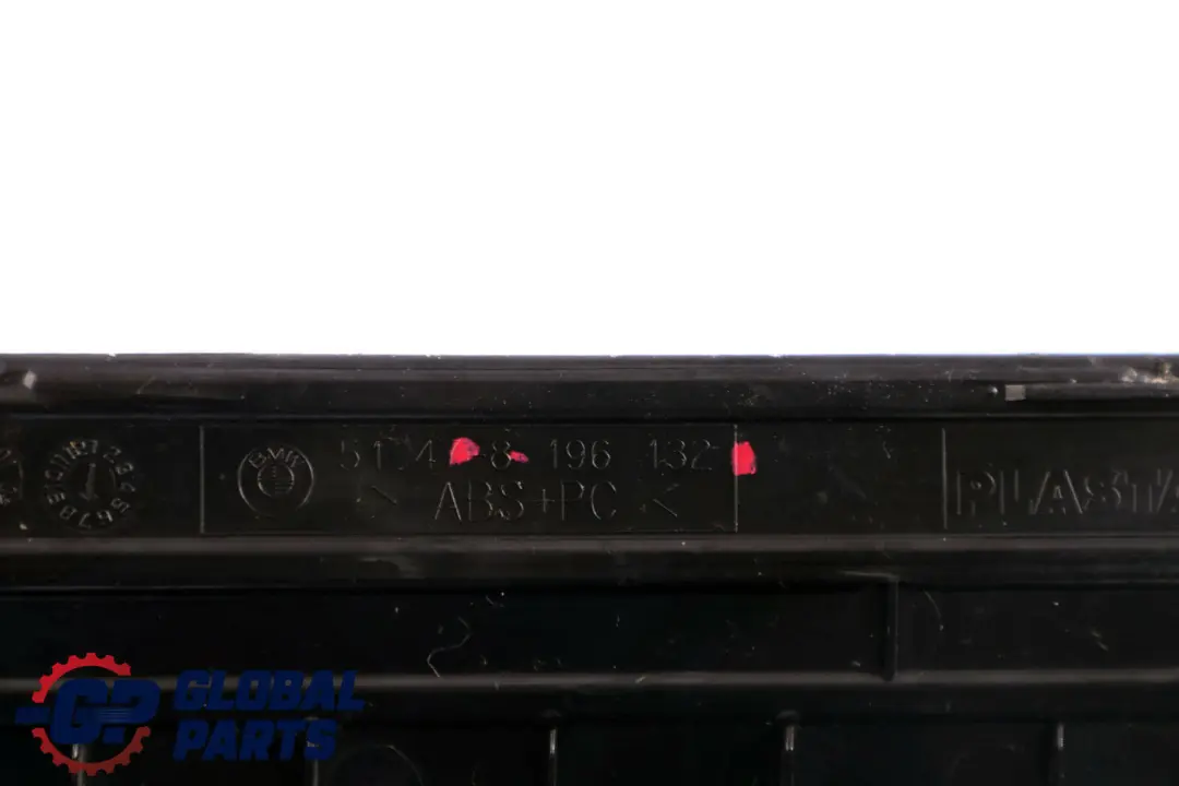 Couverture Entree Arriere Droite 8196132 pour BMW 3 Serie E46 à propos du numéro de pièce 8219192 BMW 3 Serie E46 Couverture Entree Arriere Droite 8196132 - SKU 8219192 - Numéro de pièce 8219192