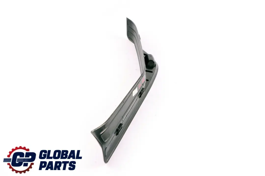 Apertura Ingresso Posteriore Destra 8196132 per BMW E46 con numero di parte 8219192 BMW E46 Apertura Ingresso Posteriore Destra 8196132 - SKU 8219192 - Numero di parte 8219192