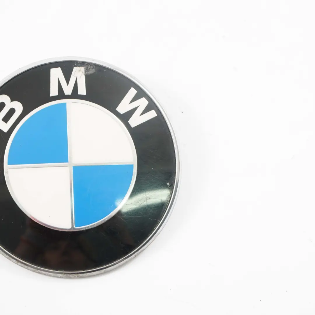 Emblemat Znaczek Logo Klapa Bagażnika 74mm do BMW E90 F22 F30 F31 F32 F33 F36 o numerze 8219237 BMW E90 F22 F30 F31 F32 F33 F36 Emblemat Znaczek Logo Klapa Bagażnika 74mm - SKU 8219237-1 - Numer Części 8219237