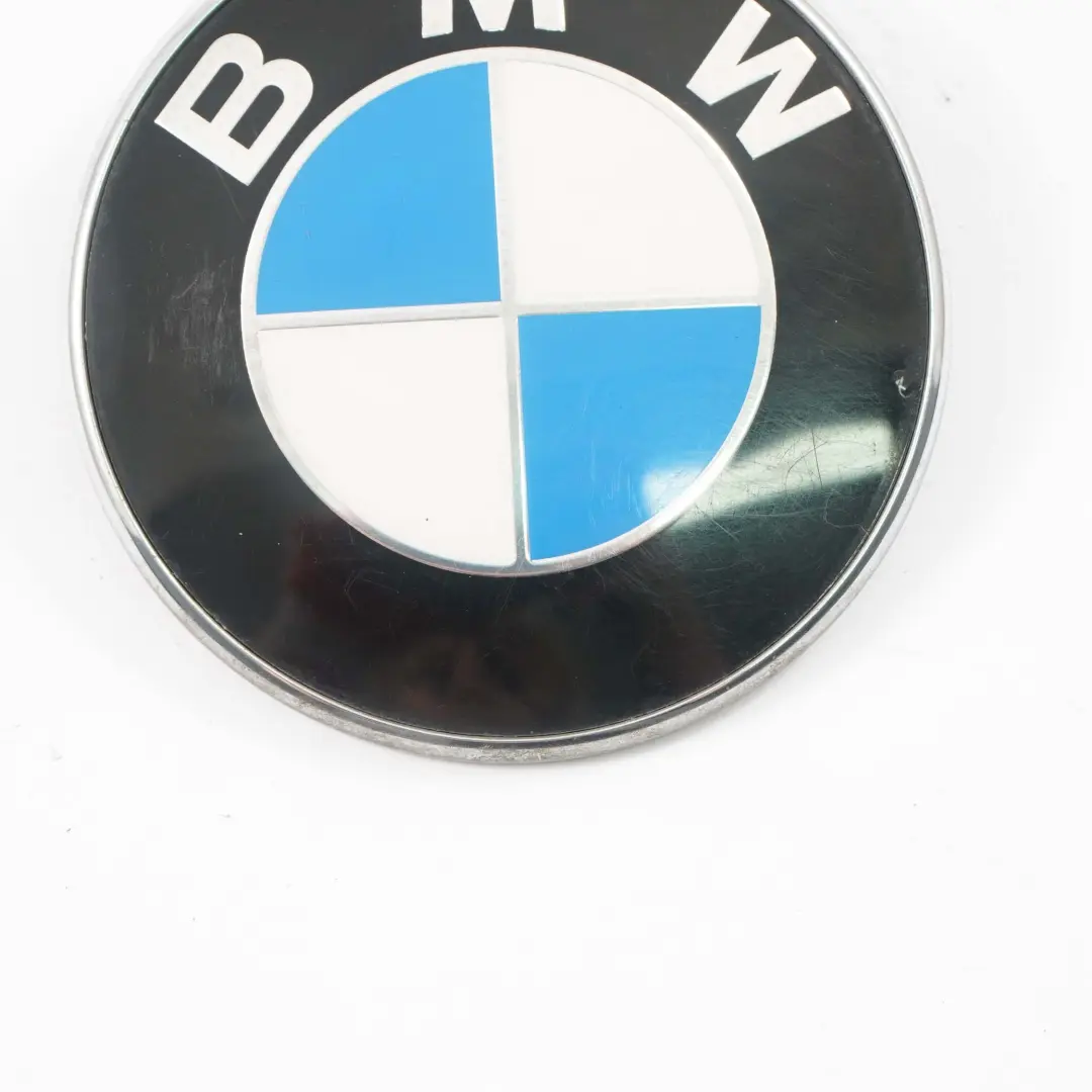 Emblema Bagagliaio BMW E90 F22 F30 F31 F32 F33 Placca Stivale Badge 74MM per con numero di parte 8219237 Emblema Bagagliaio BMW E90 F22 F30 F31 F32 F33 Placca Stivale Badge 74MM - SKU 8219237-1 - Numero di parte 8219237