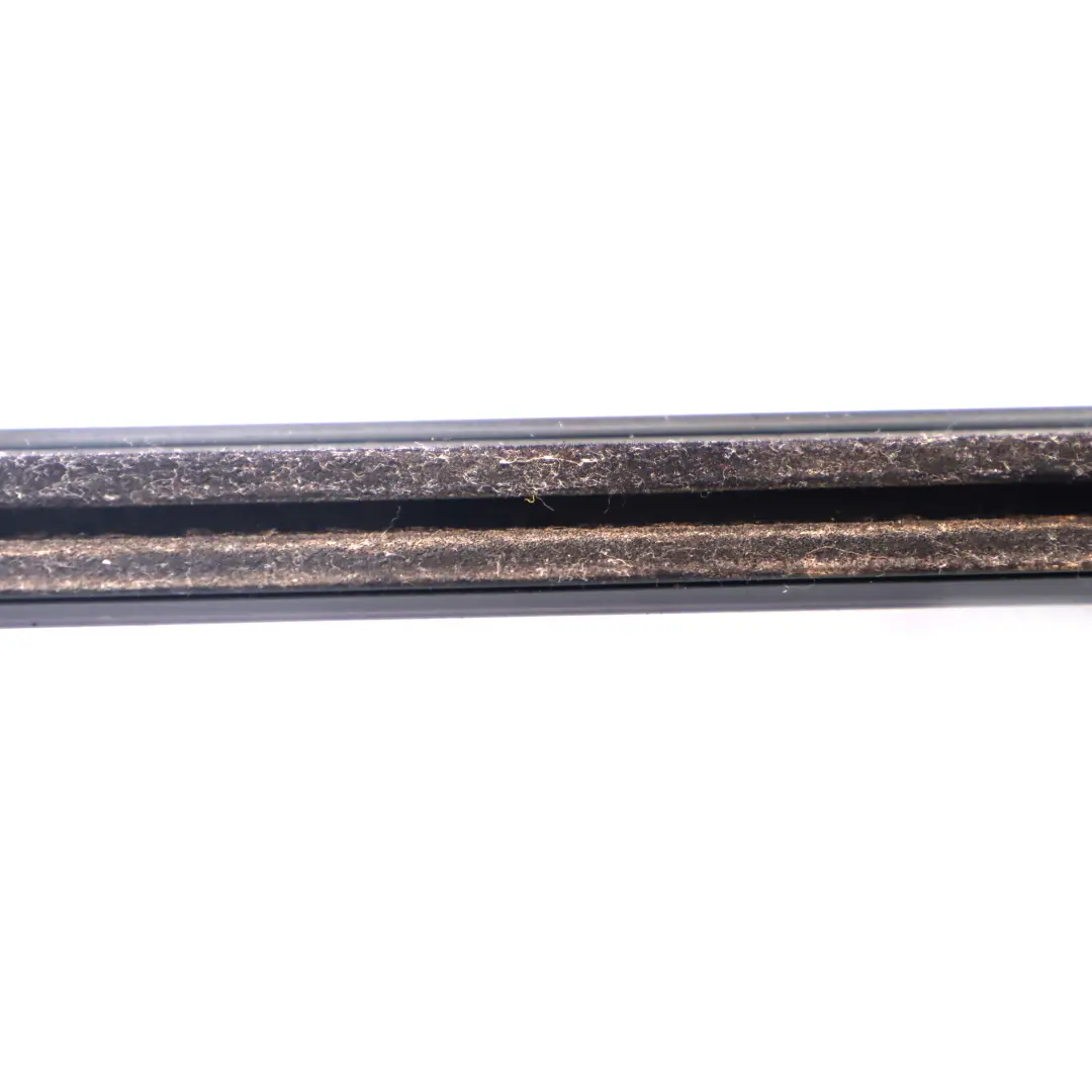 Striscia del finestrino della porta anteriore sinistro per Kia Ceed con numero di parte 82220 1H000 Kia Ceed Striscia del finestrino della porta anteriore sinistro - SKU 82220 1H000 - Numero di parte 82220 1H000