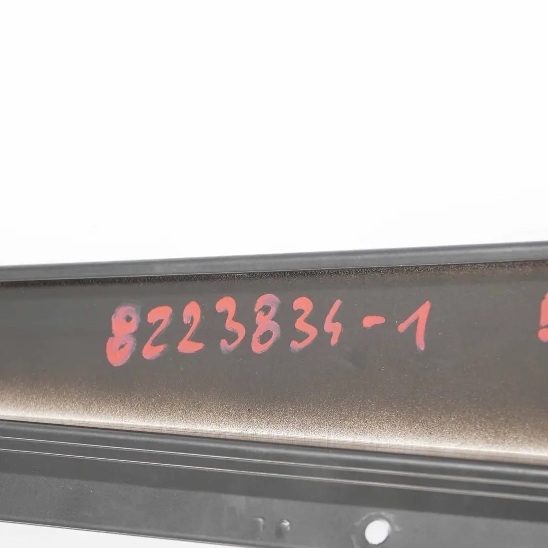 Acabado Marco Ventana B-Pilar Delantero Derecho Puerta Negro para BMW E65 E66 con número de pieza 8223834 BMW E65 E66 Acabado Marco Ventana B-Pilar Delantero Derecho Puerta Negro - SKU 8223834-1 - Número de pieza 8223834