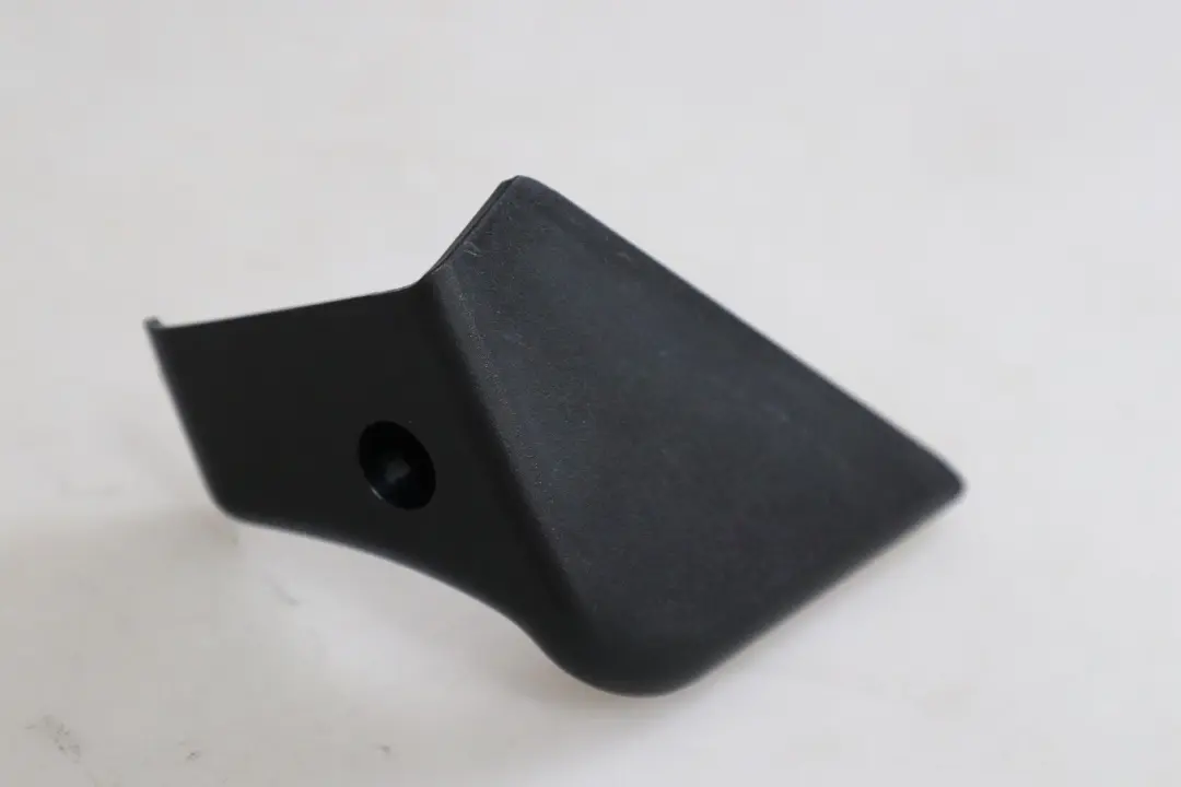 Couverture Interieur Avant Droite Noir 8226300 pour BMW X5 E53 à propos du numéro de pièce 8226408 BMW X5 E53 Couverture Interieur Avant Droite Noir 8226300 - SKU 8226408 - Numéro de pièce 8226408