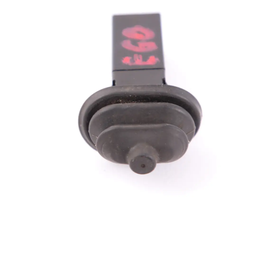 Bouchon De Trappe À Carburant pour BMW E60 E90 E91 F10 à propos du numéro de pièce 8228939 BMW E60 E90 E91 F10 Bouchon De Trappe À Carburant - SKU 8228939 - Numéro de pièce 8228939